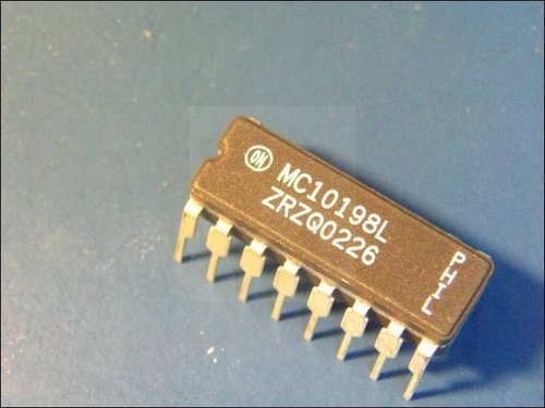 MC 10198 L MONOSTABLE MULTIVIBRATOR DIL 16 CER.