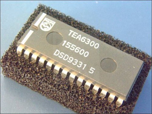 TEA 6300-PHI CAR RADIO PREAMP.28P